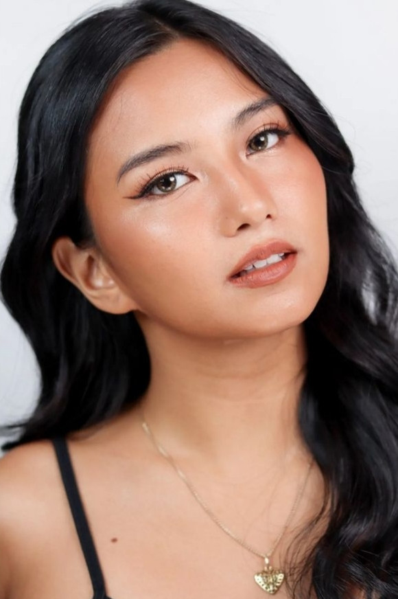 Krissha Viaje as Erin Revina in For Each Other