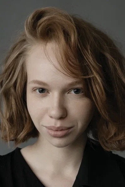 Маруся Фурина as Anya in Detka