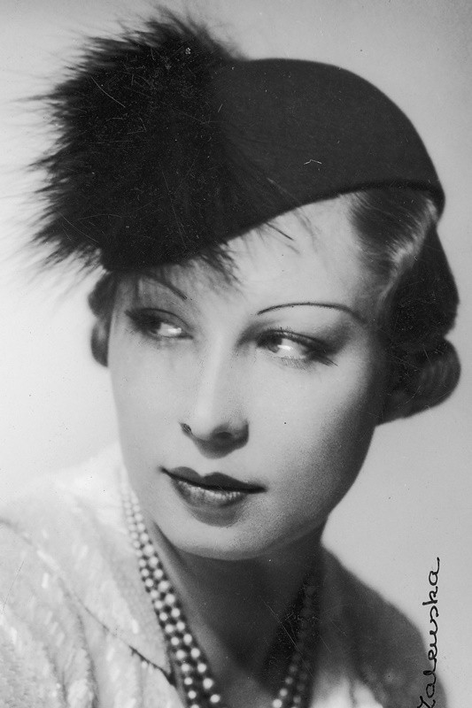 Lena Żelichowska as Faworyta królewska in Your Honor
