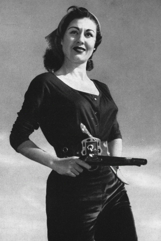 Vilma Viani as amica di Luisa in Moglie e buoi...