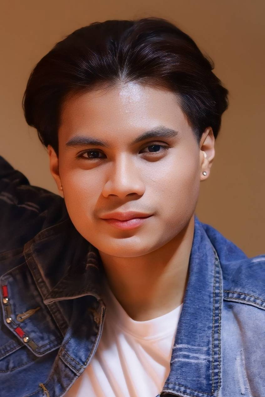 Allen Legazpi as Anton in Akin Ang Gabi