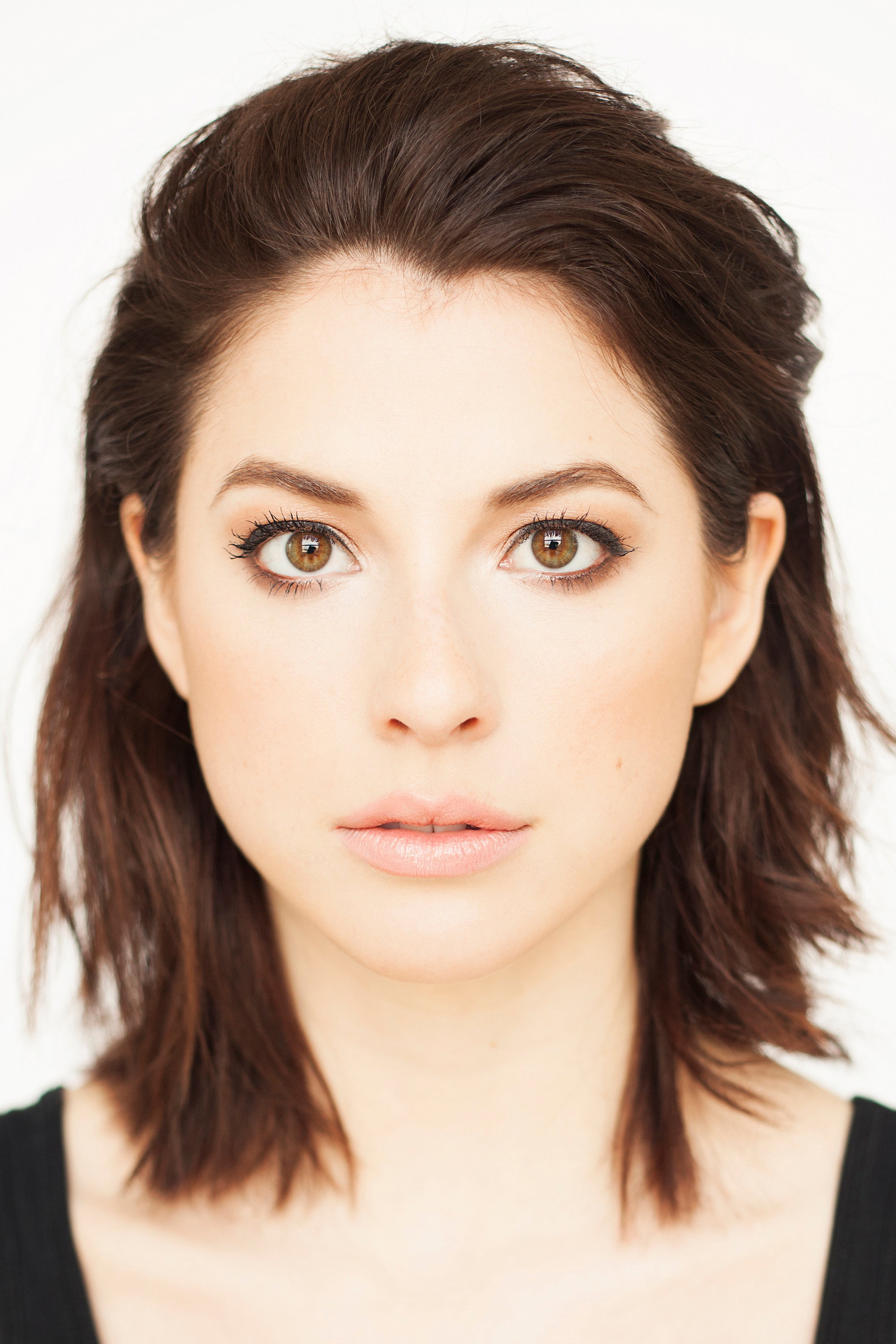 Mylène St-Sauveur as Meghan in Complexe G