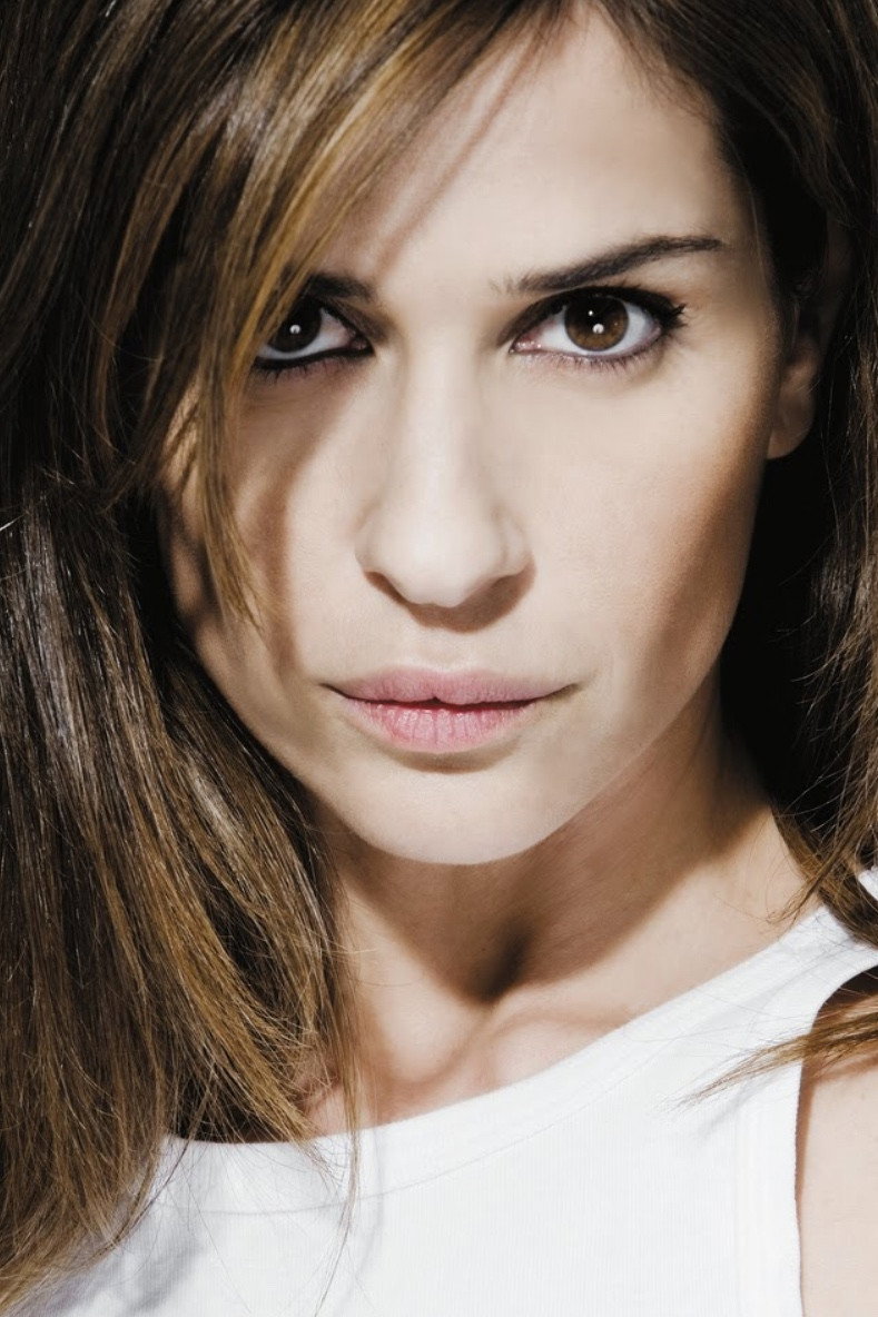 Sofia Aparício as Xana in Uma Casa em Fanicos