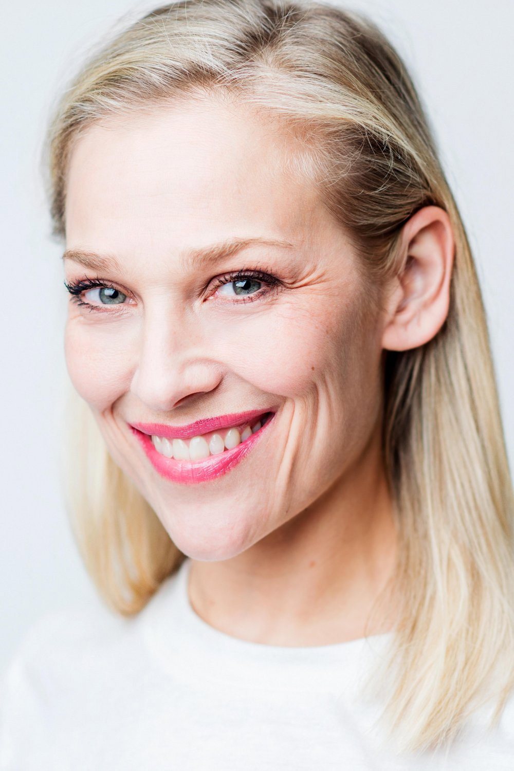 Yngvild Støen Grotmol as Psykologen in Midsummer Night