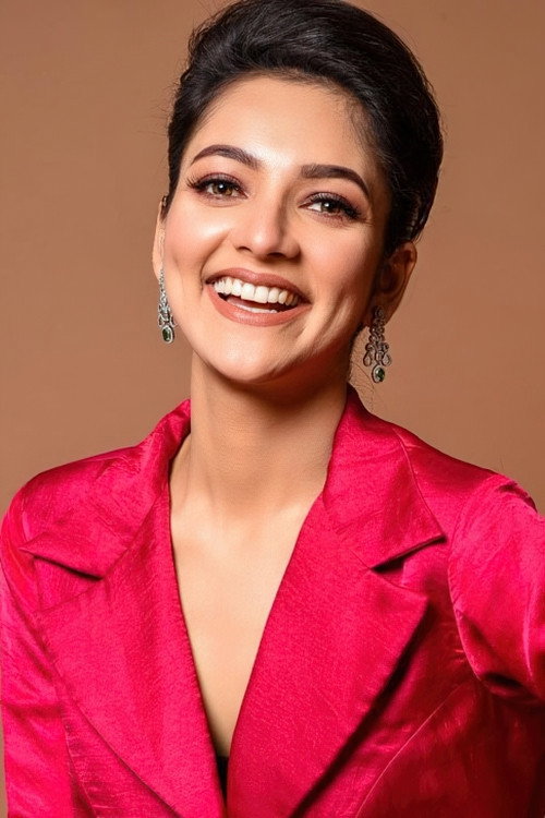 Susmita Chatterjee as Hiya Dutta in Maradonar Juto