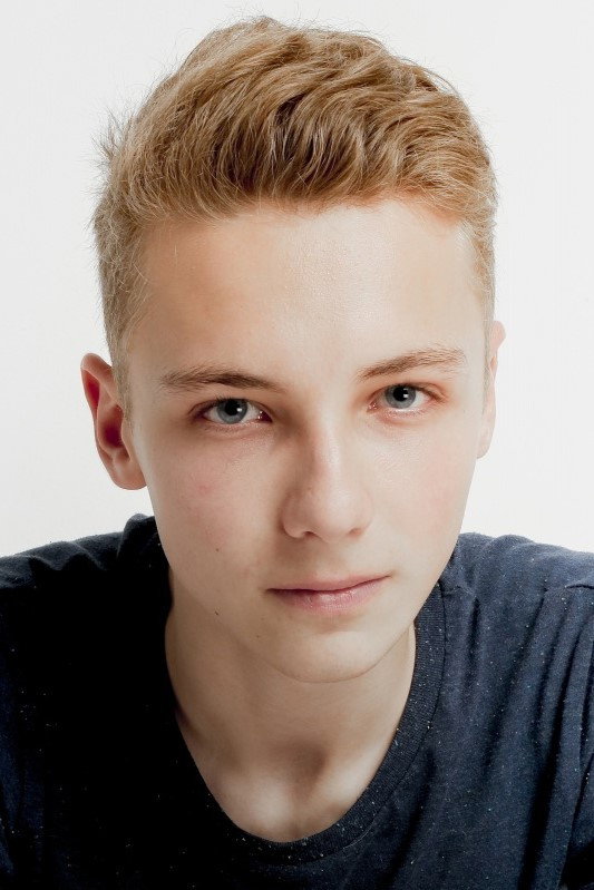 Jéremy Gillet as Stéphane Belcourt (Young) in Lie with Me