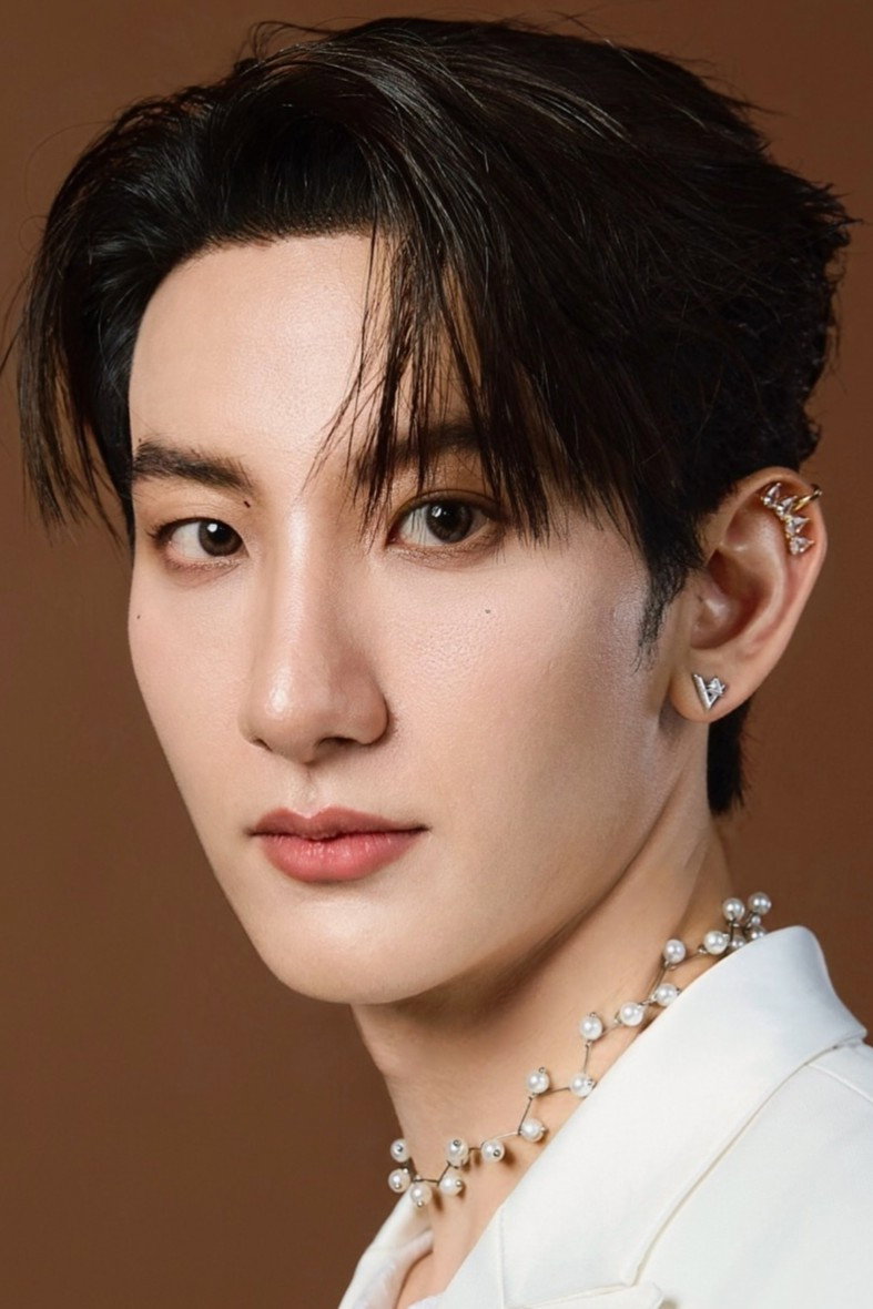 จิรกิตติ์ คูอาริยะกุล as Tan in Boy For Rent