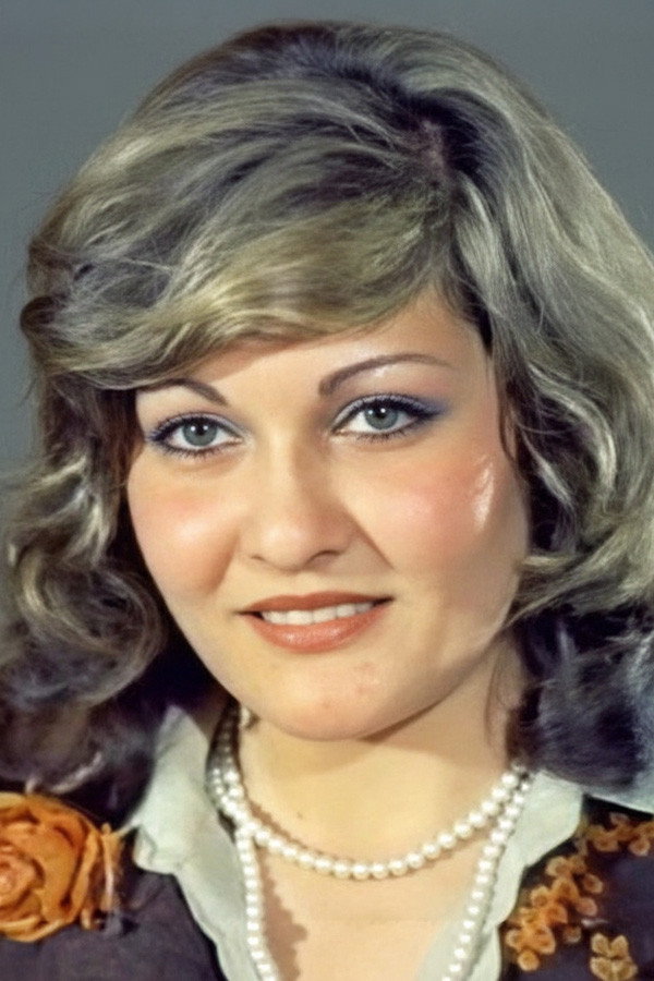 Gülten Kaya as Nesher in Delicesine