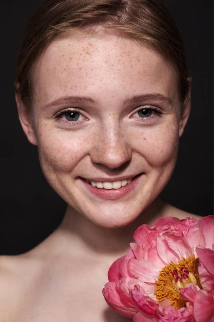 Алина Рачковская as Рита in Abrek