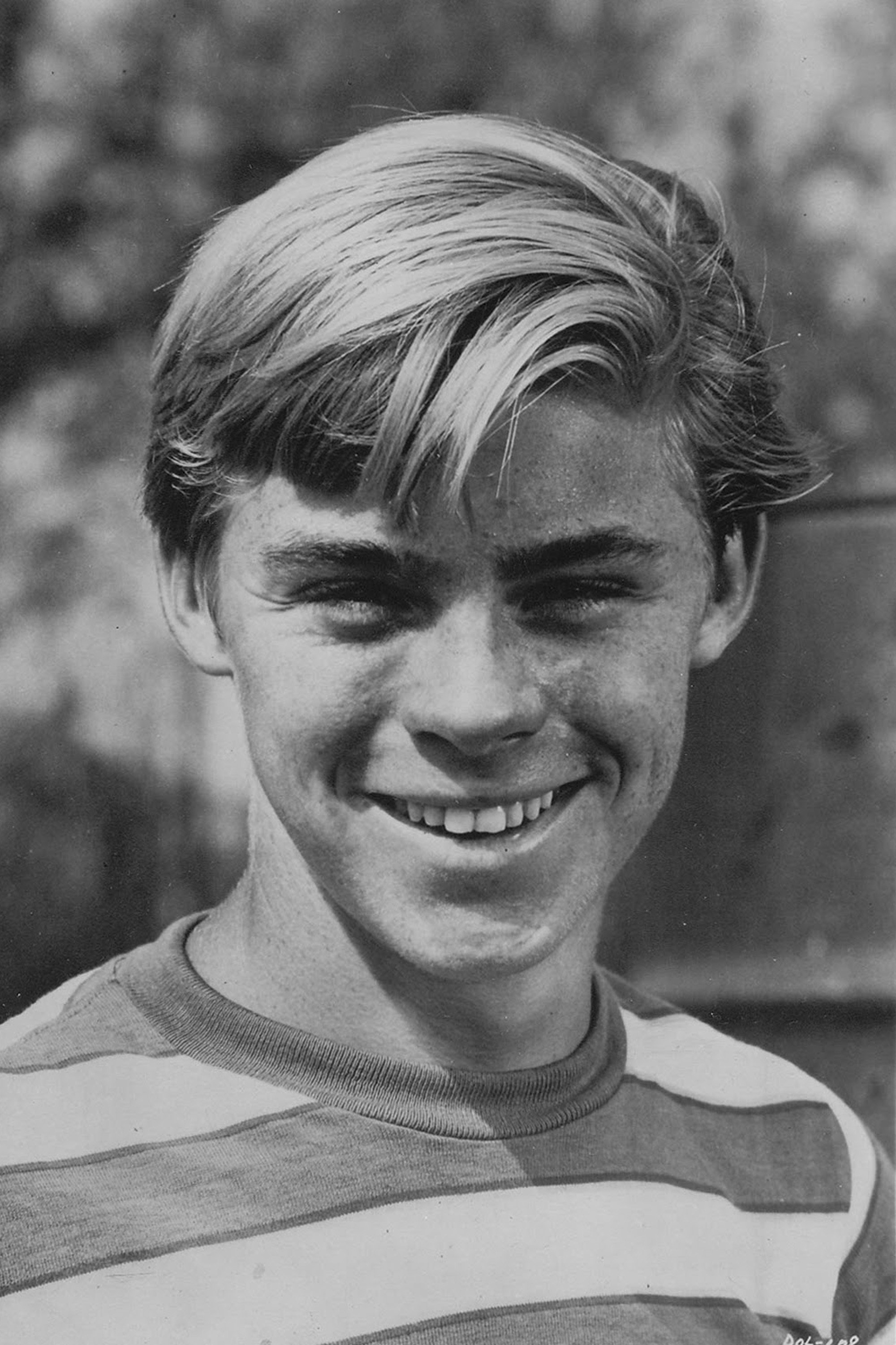 Luke Halpin as Sandy Ricks in Flipper