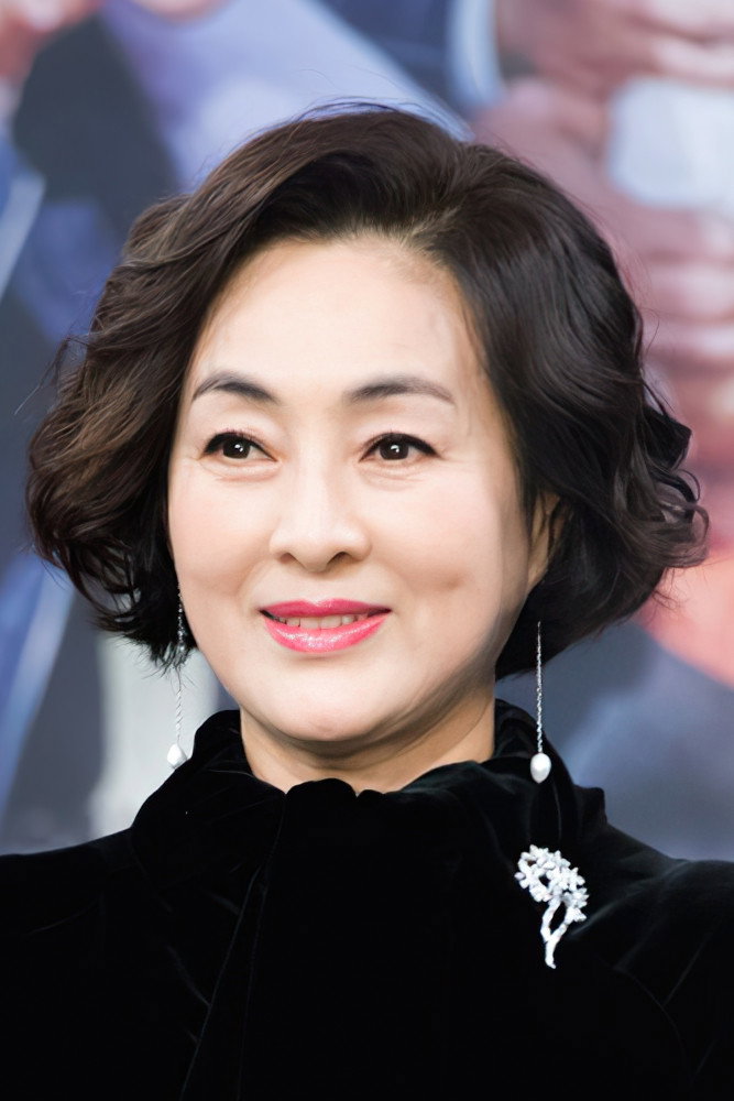 이보희 as Oh Bong Ja in Revolutionary Sisters