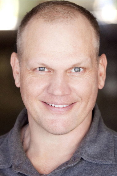 Ingo Neuhaus as Officer in Murder in Mind