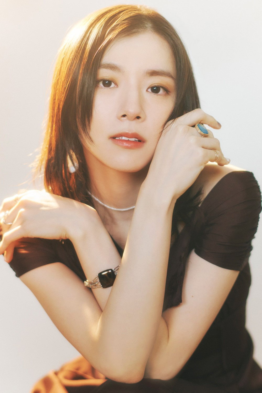 milet as 語り in Dear Japan