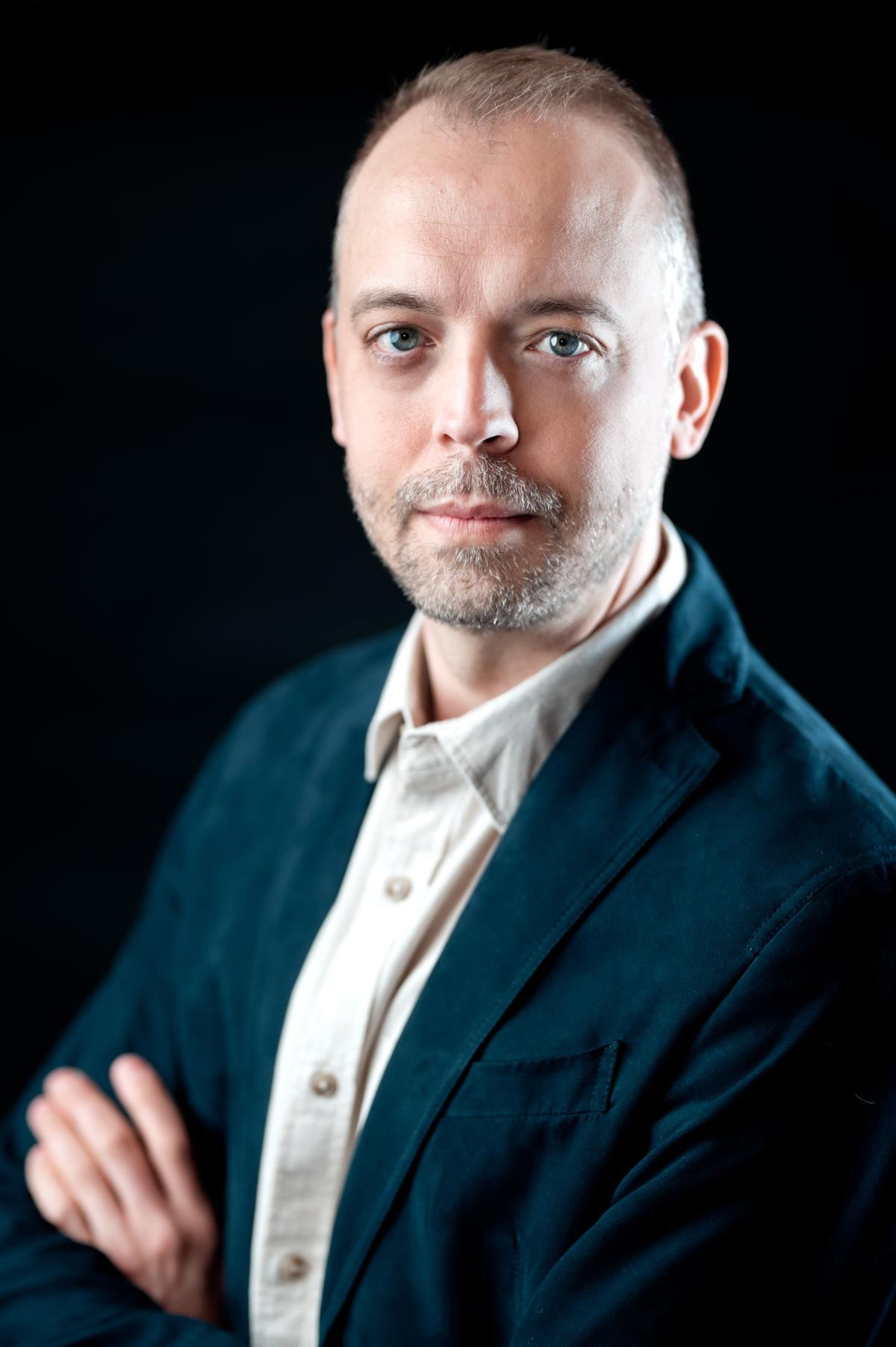 Markus Stenback as Kontorsanställd in I Am the Fire