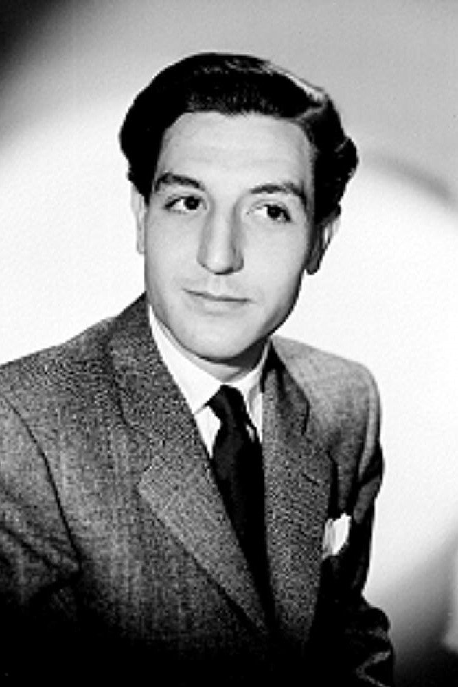 Antonio Passy as Javert in Los miserables