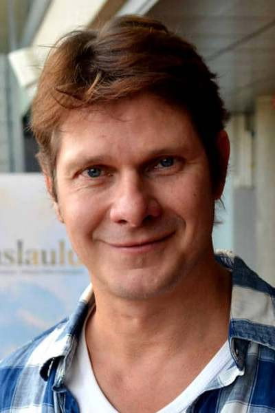 Kari-Pekka Toivonen as Otto Kaunispää in Seitsemän
