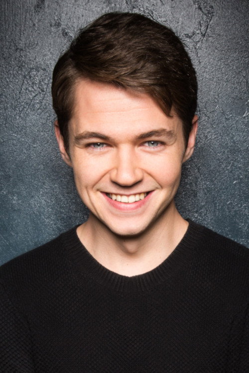 Damian McGinty as Pat in Santa Fake