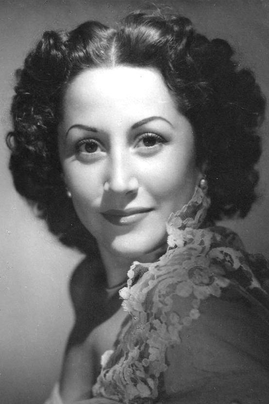 Raquel Rodrigo as Doña Leonor in The Captain's Ship