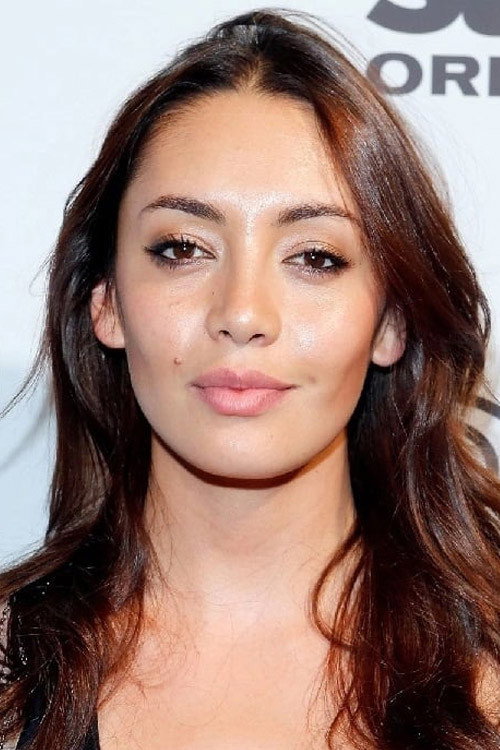 Carolina Guerra as Scarlett García in Mariana & Scarlett