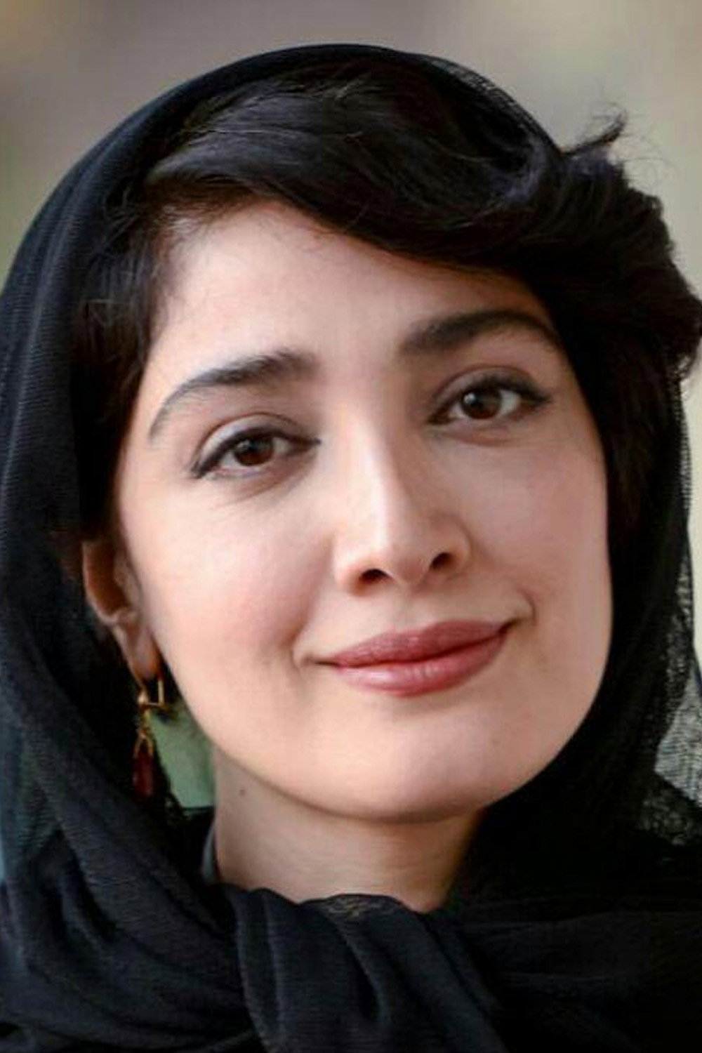 مینا ساداتی as Maryam in The Paternal House