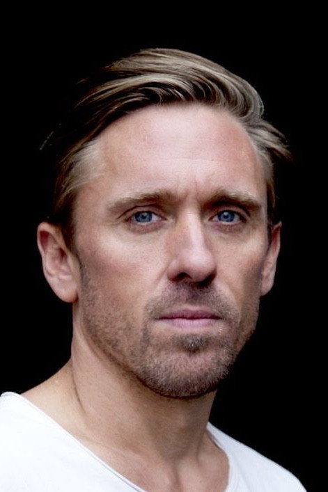 Peter Fieseler as Ben Ritter in Die Heiland: Wir sind Anwalt