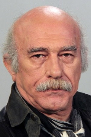 Halil Kumova as Kanber Hoca in Kulyas: Lanetin Bedeli