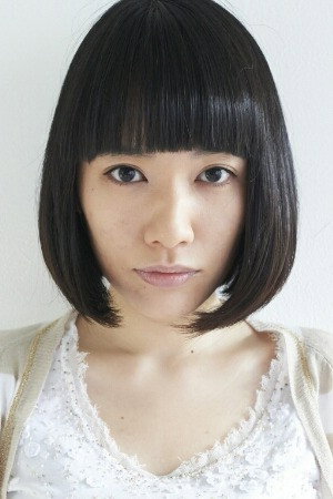 小宮一葉 as Hazuki Kimihara in When the Rain Falls