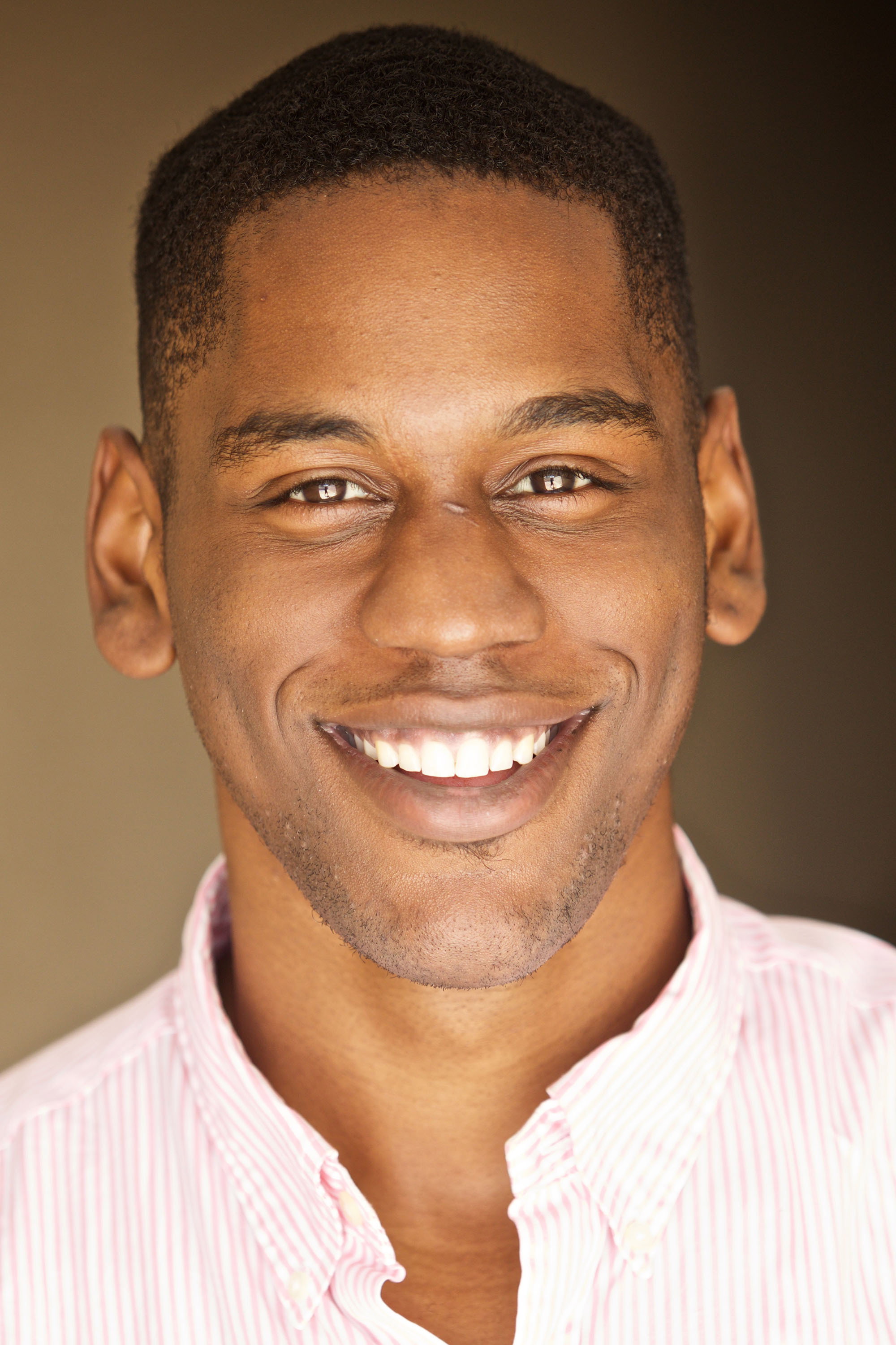 Quincy Isaiah as Earvin 'Magic' Johnson in La dynastie des Lakers