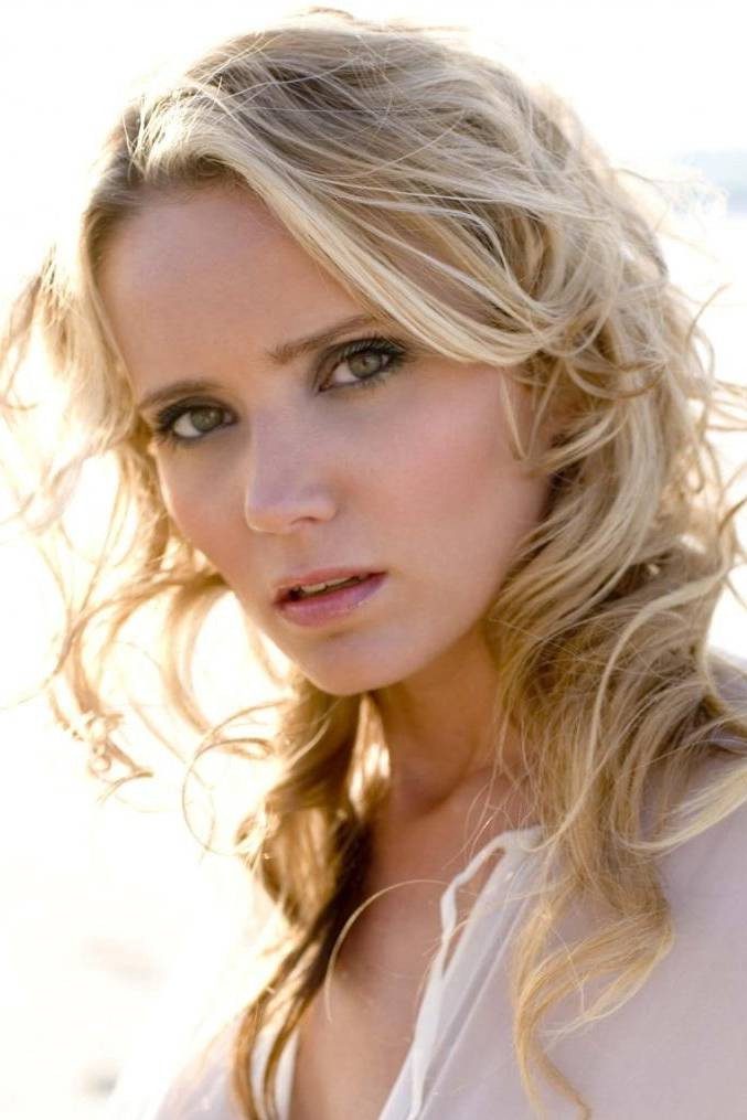 Dannielle Brent as Jasmine in Shifty