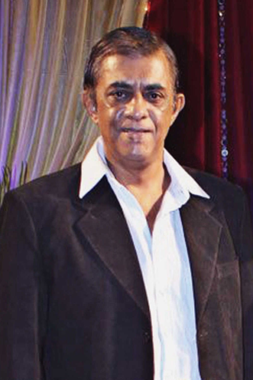 Shivkumar Subramaniam as Thatha in Meenakshi Sundareshwar
