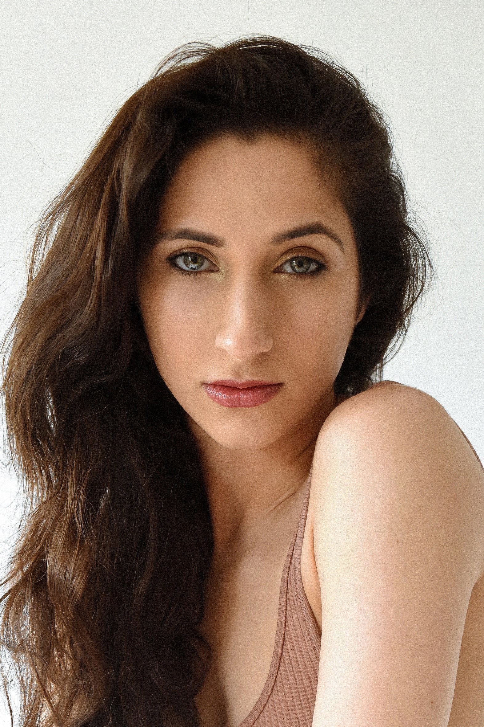 Sulin Hasso as Evie in The Yellow Wallpaper