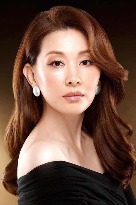 이미숙 as Kim Yoon-Hee in Love Rain