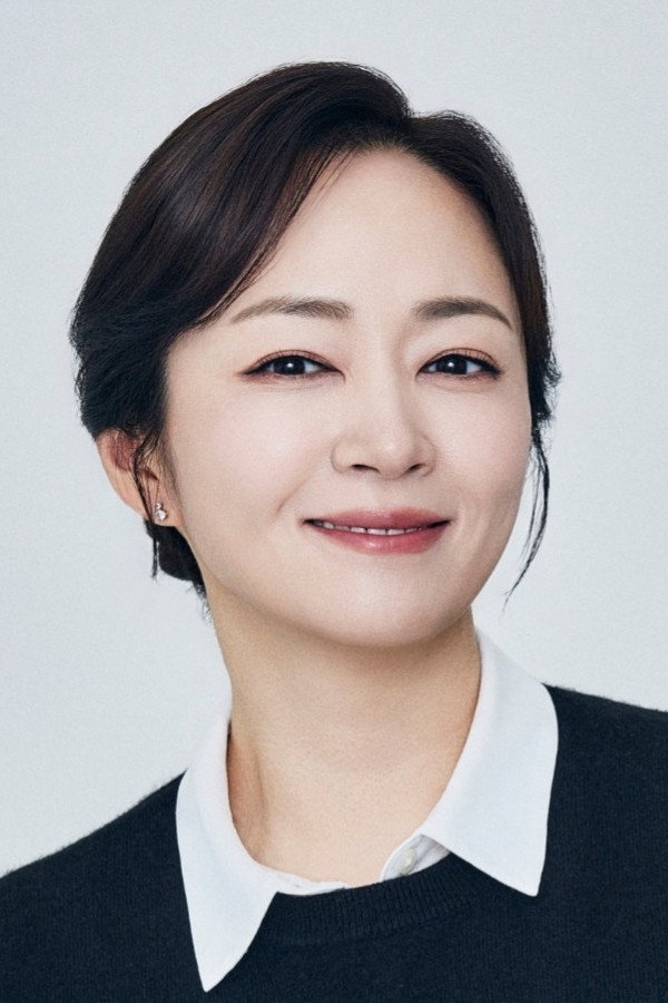 전익령 as Park Shin-ja in Meow, the Secret Boy