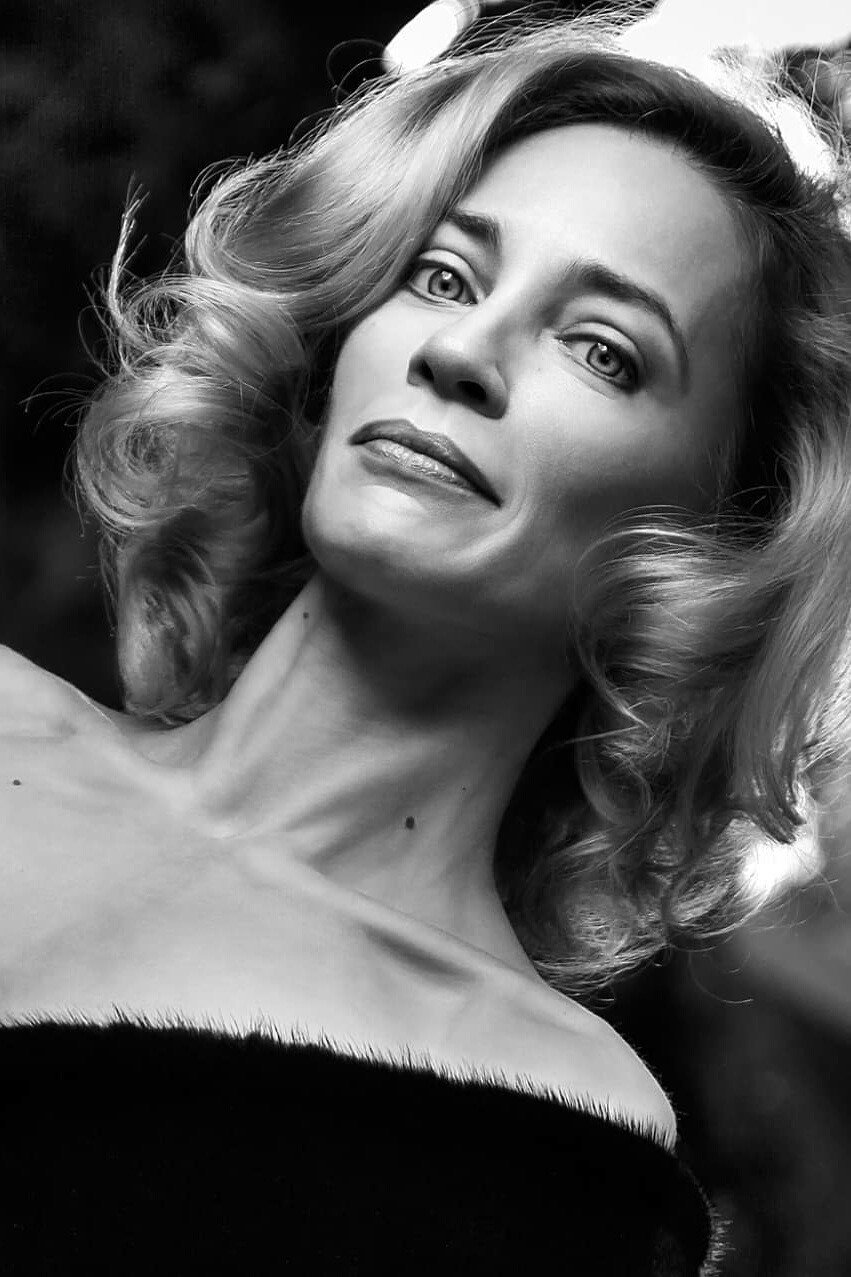 Umbra Colombo as James' Mother in Jess & James