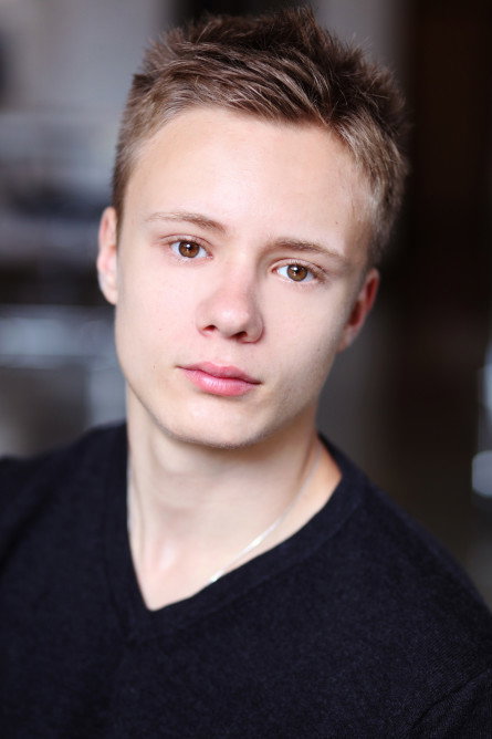 Antoine L'Écuyer as Martin Lessard in Victor Lessard : Un pas dans l'ombre