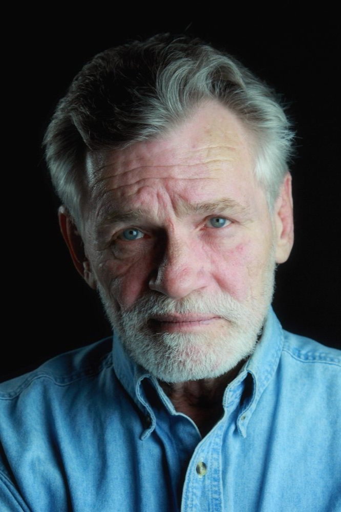 James DeForest Parker as Sutter in Silo