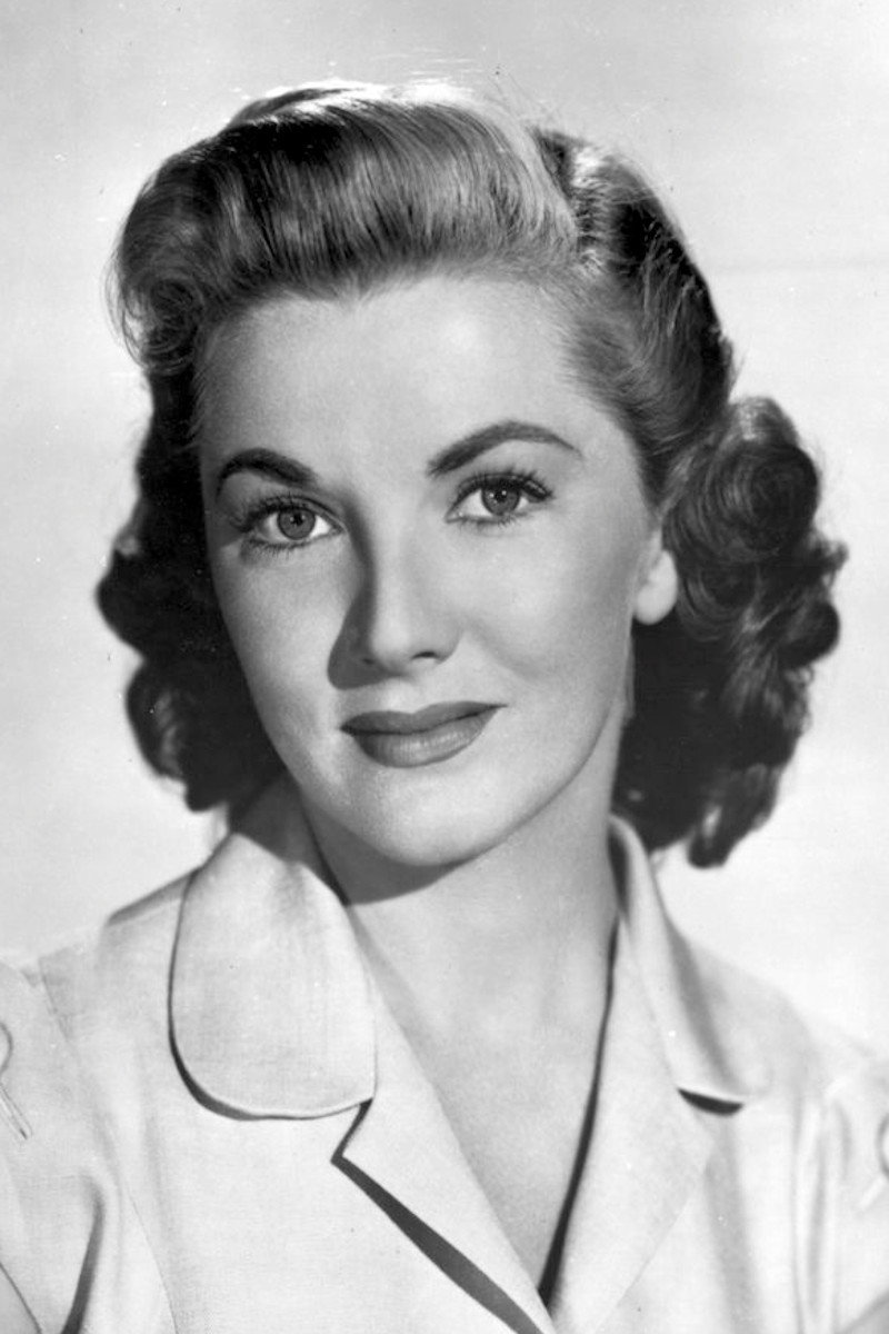 Phyllis Coates as Dale Marshall in The Incredible Petrified World