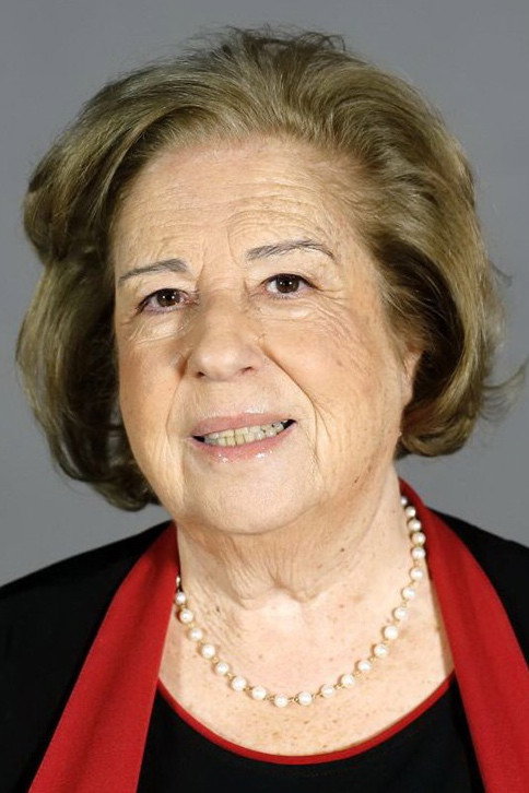 Catarina Avelar as Júlia Mendes in The Wise Man