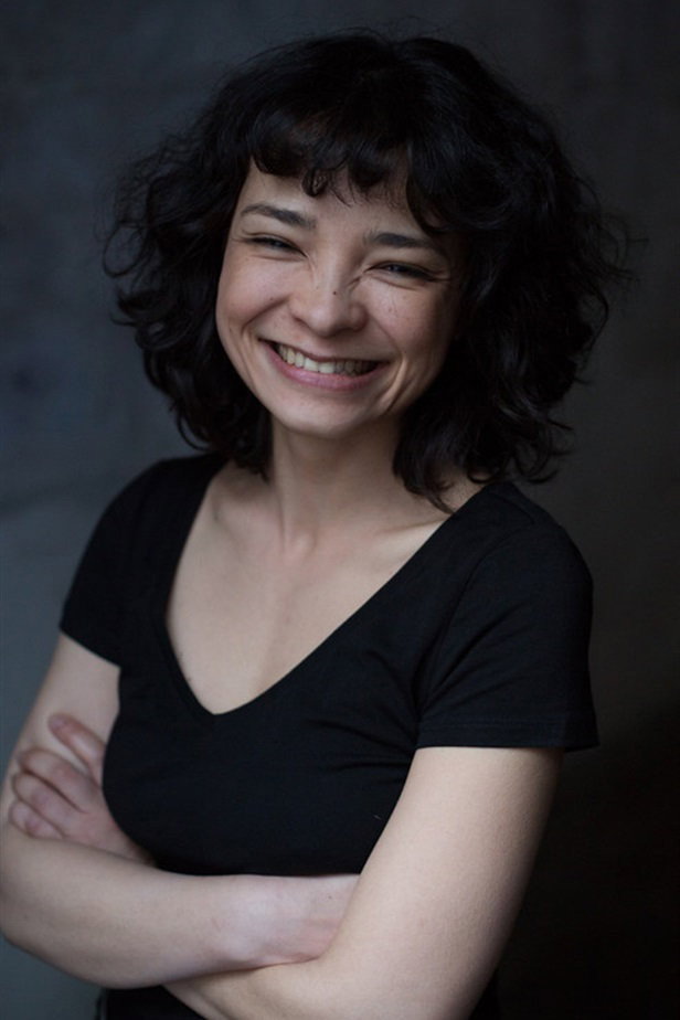 Céline Laurentie as Young Martha in Lost in Paris