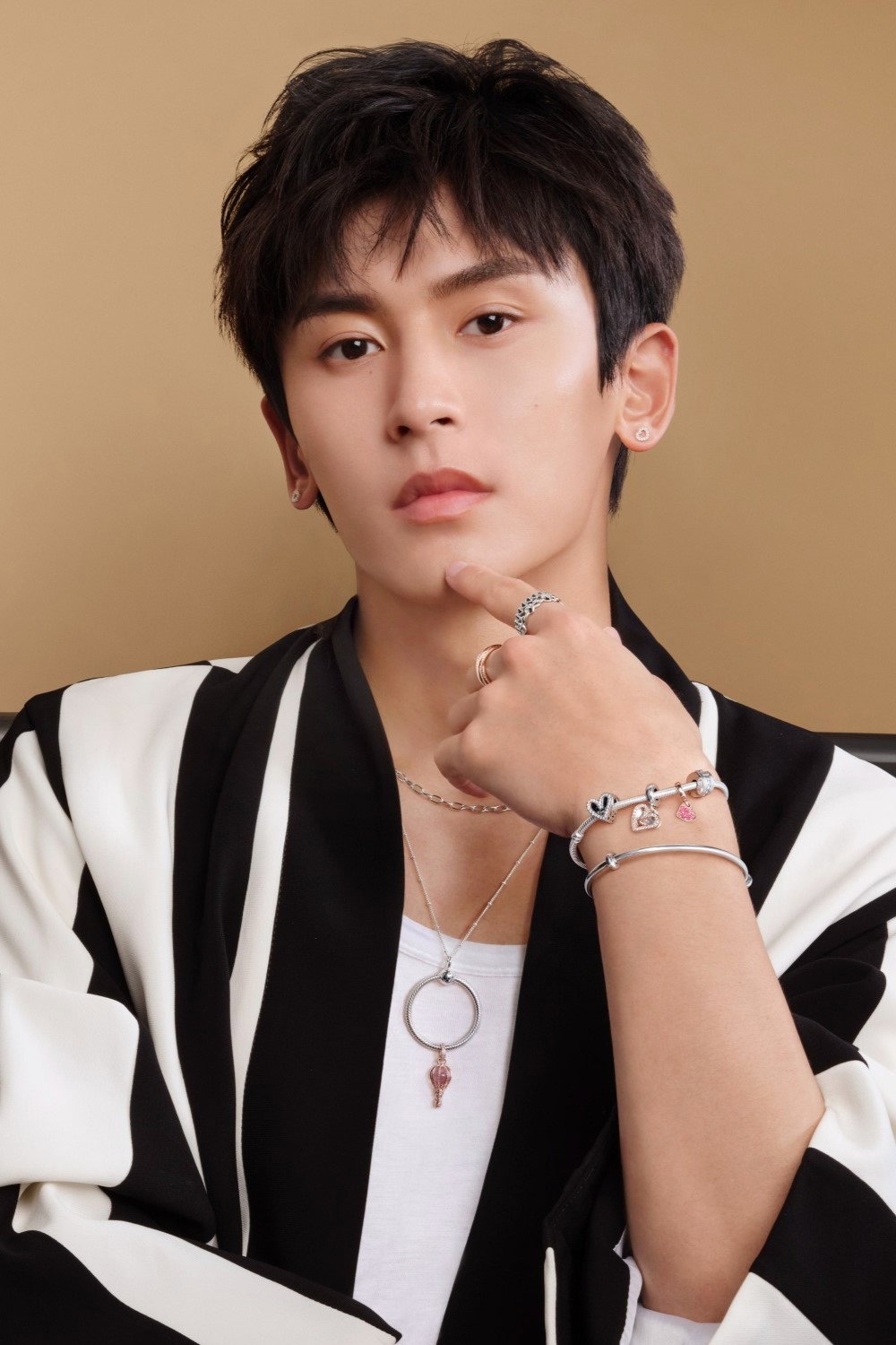 张哲瀚 as Gong Hao in Crazy for Palace