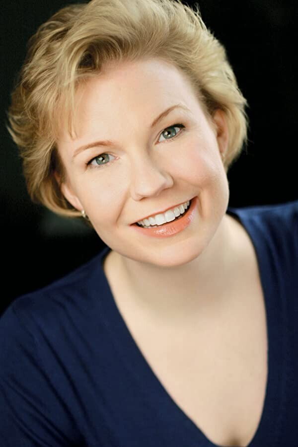 Jennifer Barnhart as Jackie (voice) in Helpsters