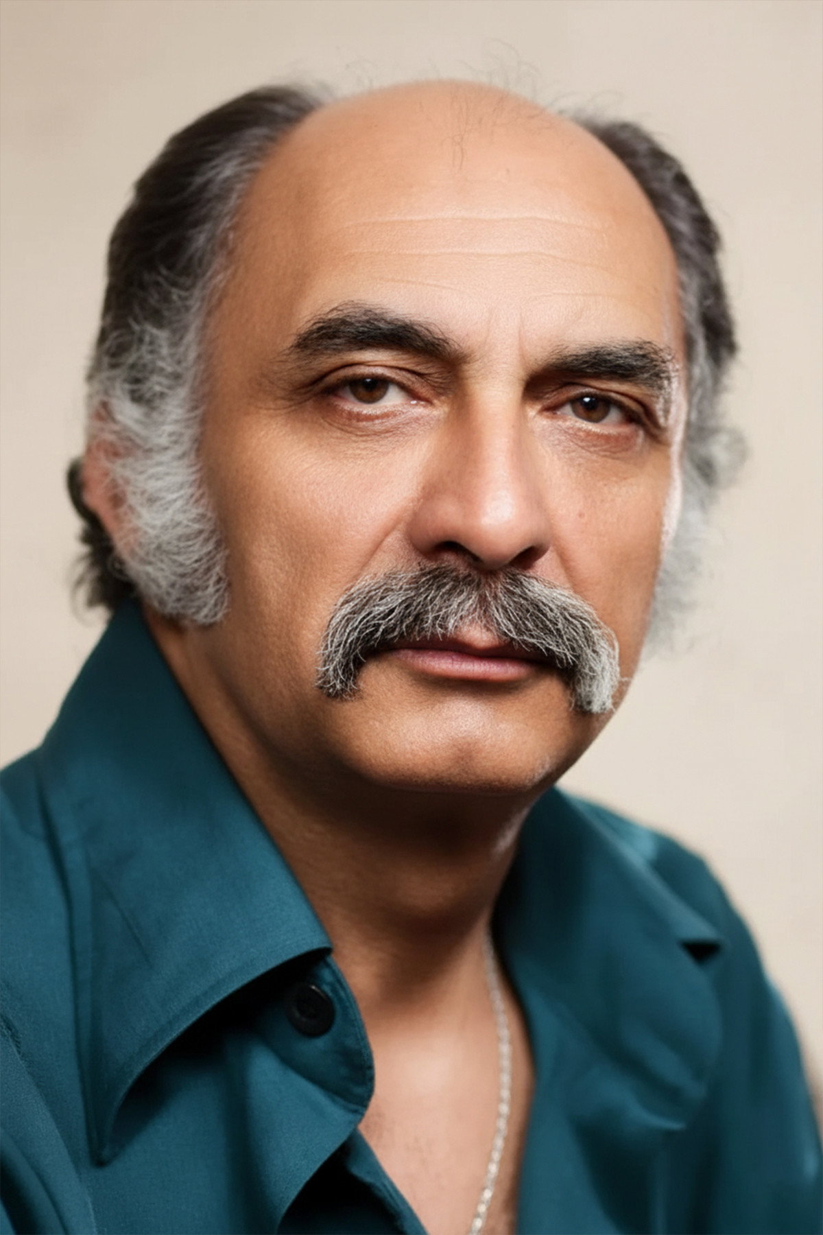 Tevhid Bilge as Temel in Kanun Adamı