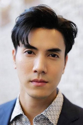 วฤษฎิ์ ศิริสันธนะ as Pong in Bussaba Rae Fun