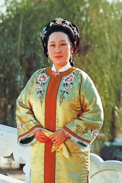 Fangbing Lin as 孝端文皇后 in 庄妃轶事