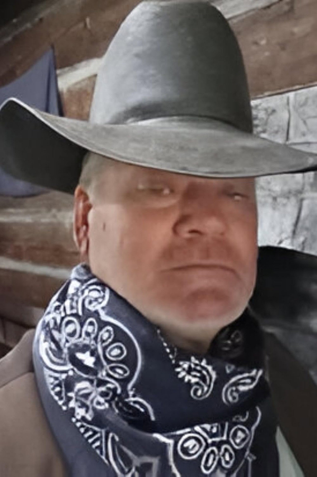 Sandy E. Scott as Bailiff Evans in Skip Chasers