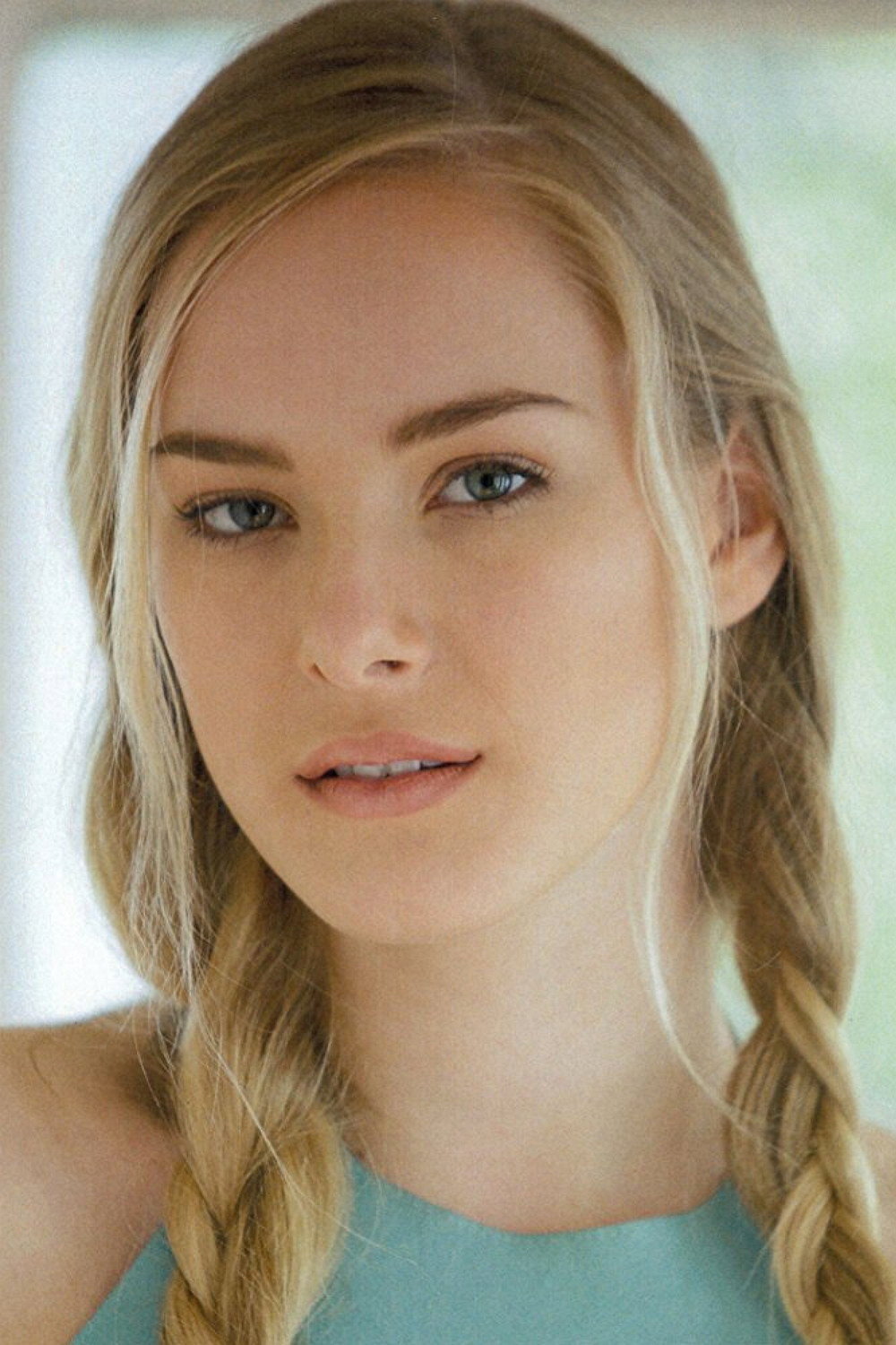 Emma Bellomy as Dollface in The Strangers: Prey at Night