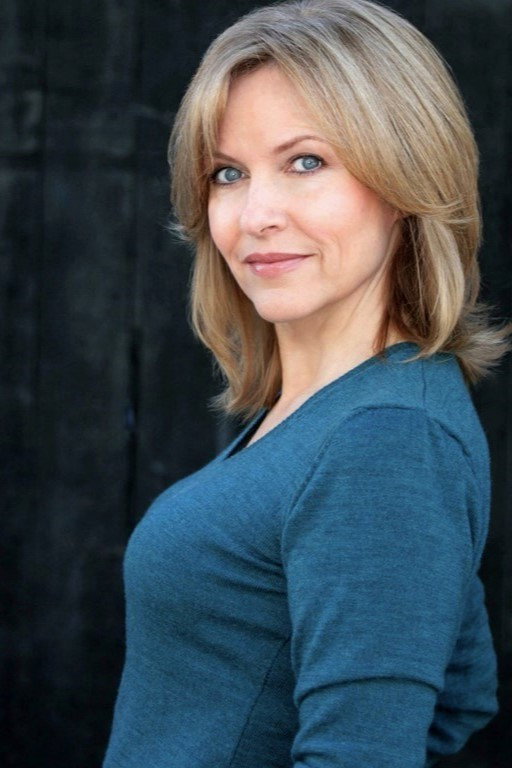 Lini Evans as Belle in Stop the Wedding