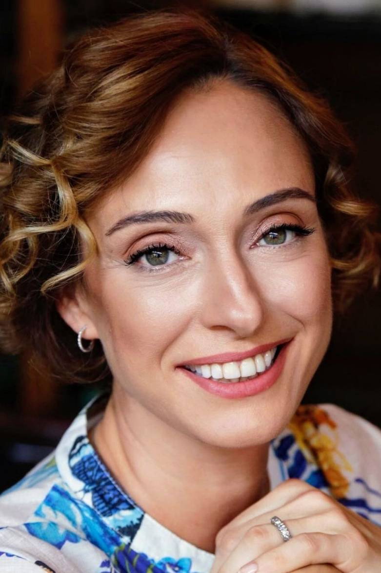 Burcu Almeman as Firuzan in Alaca