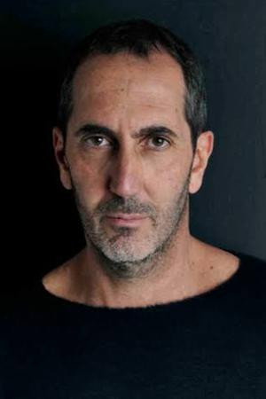 Paolo Calabresi as Claudio in Sei pezzi facili