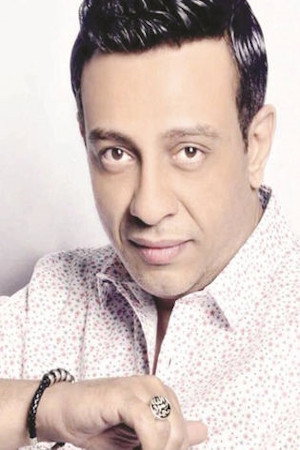 Mohamed Abdel Hafez as طارق سيد صالح in Our Families